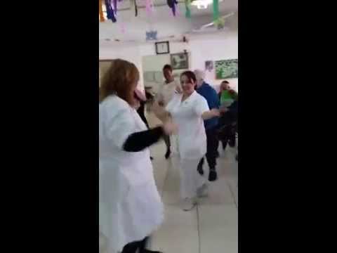 רוקדים בבית אבות