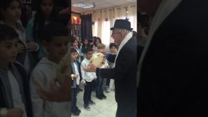 ברכות חמות לתלמידי בית הספר