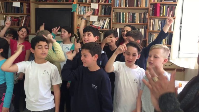 חוגגים יום מעשים טובים בבית אבות